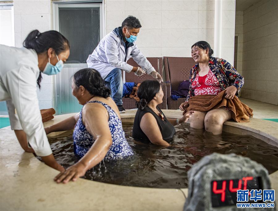 （新華全媒頭條·走向我們的小康生活·圖文互動(dòng)）（10）扎西德勒，我們的新家園——西藏易地扶貧搬遷搬出幸福美好新生活