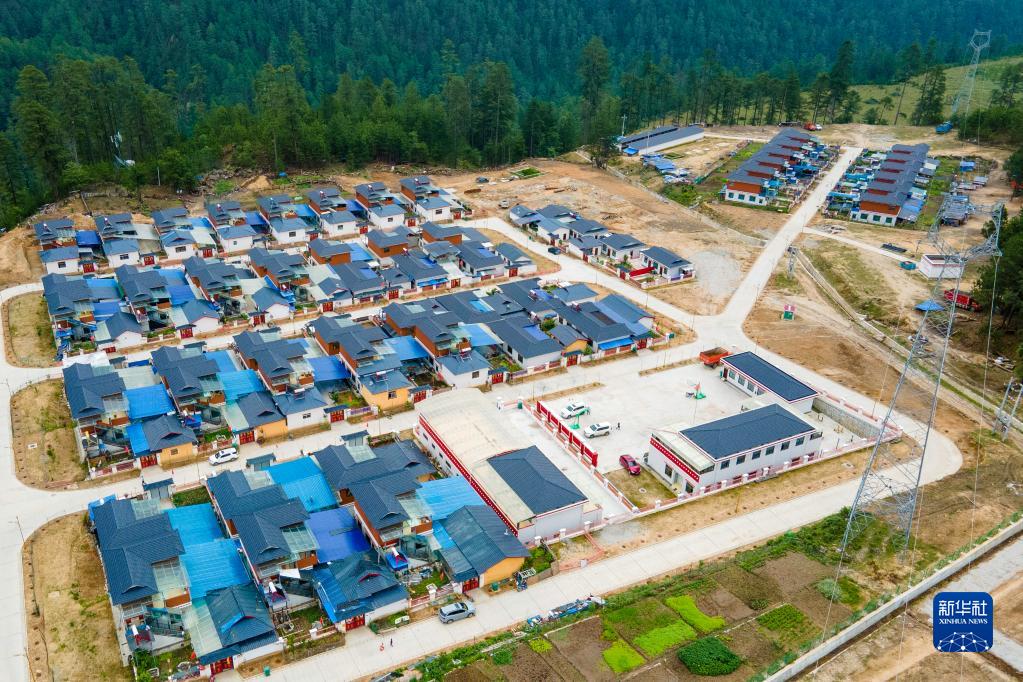 西藏林芝：易地搬遷，迎來(lái)幸福新生活