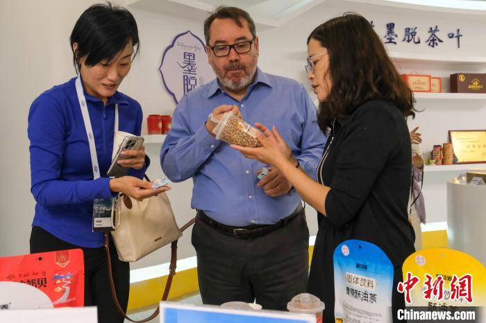 多國政商人士在西藏林芝參訪