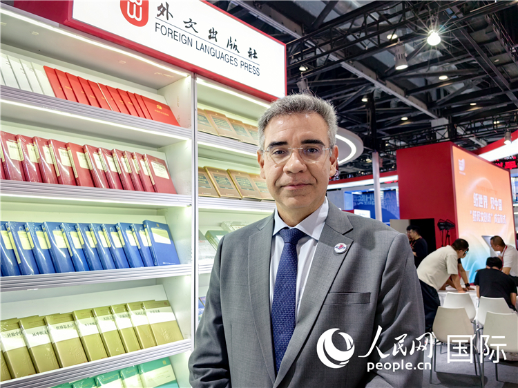 巴西東進(jìn)出版社社長高文勇接受人民網(wǎng)專訪。人民網(wǎng)記者 符園園攝