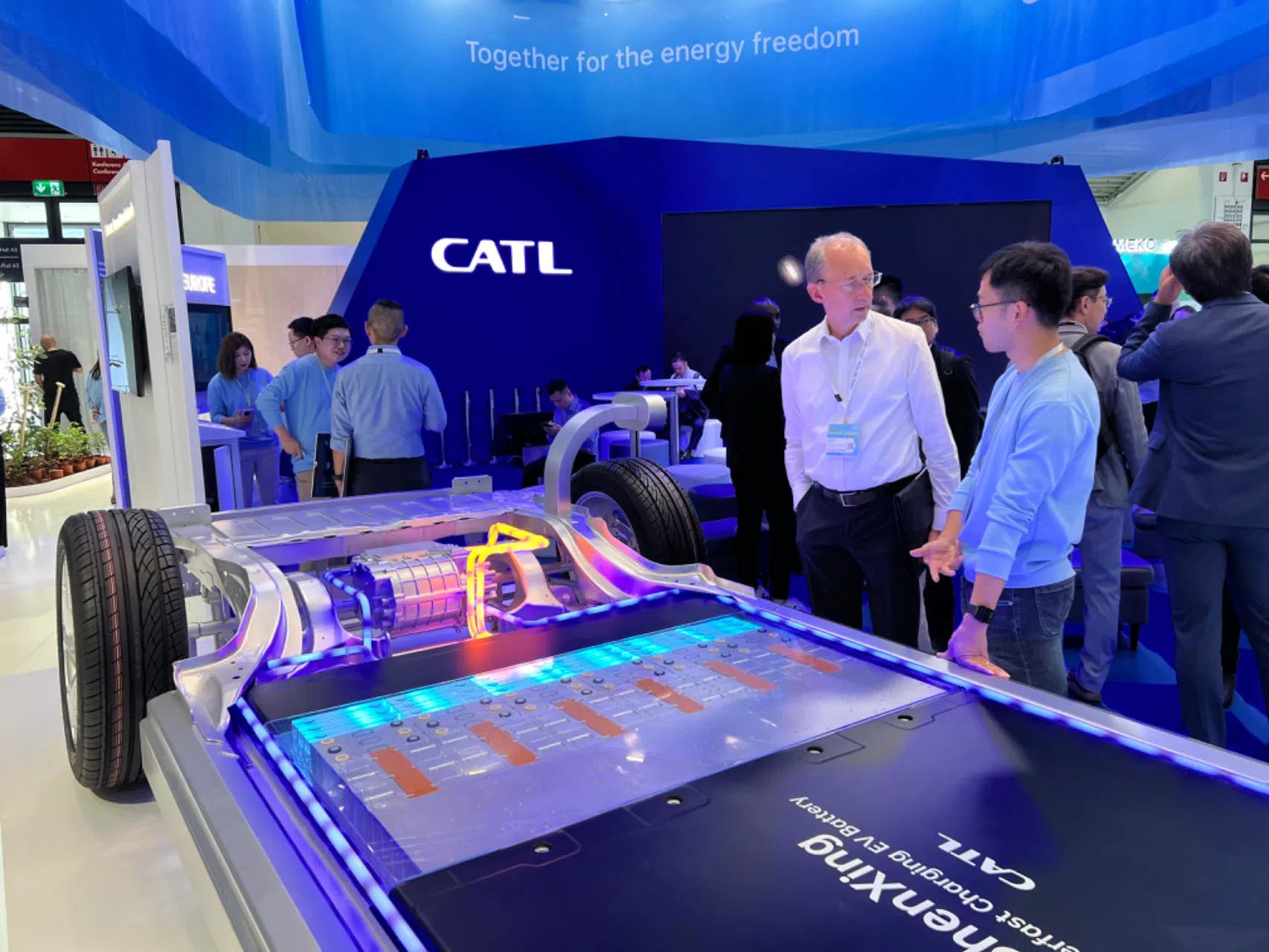 寧德時代在德國國際汽車及智慧出行博覽會的展臺。人民網(wǎng)記者 李強(qiáng)攝