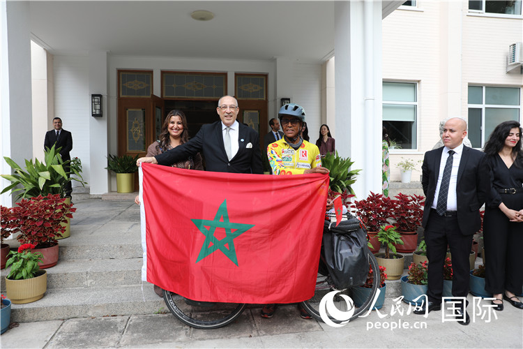 9月6日，摩洛哥駐華大使阿卜杜勒卡迪爾·安薩里在大使官邸舉行儀式，歡迎并招待卡里姆·穆斯塔。人民網(wǎng)記者 王晶攝
