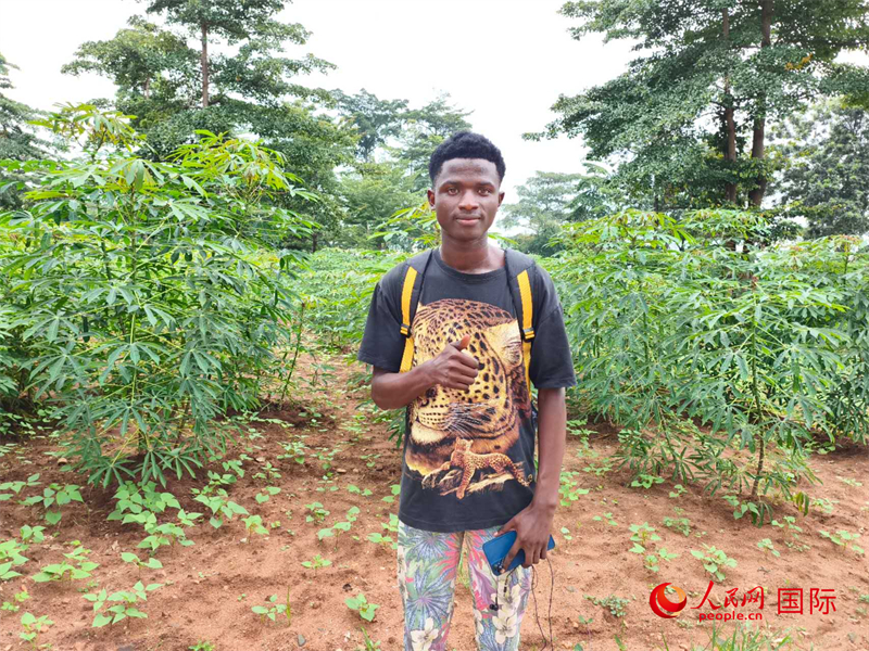 中文系的一位當?shù)貙W生。 人民網(wǎng)記者 黃培昭攝