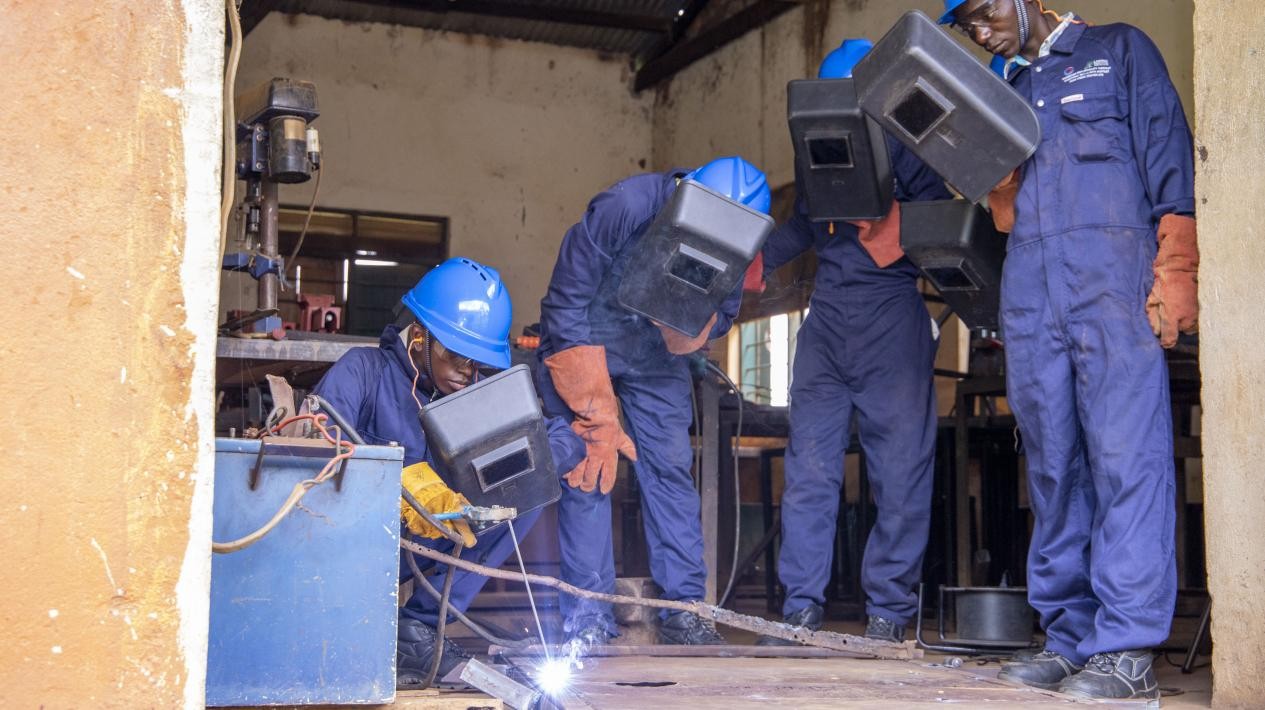 納迦與其他青年在接受技能培訓。田雨攝