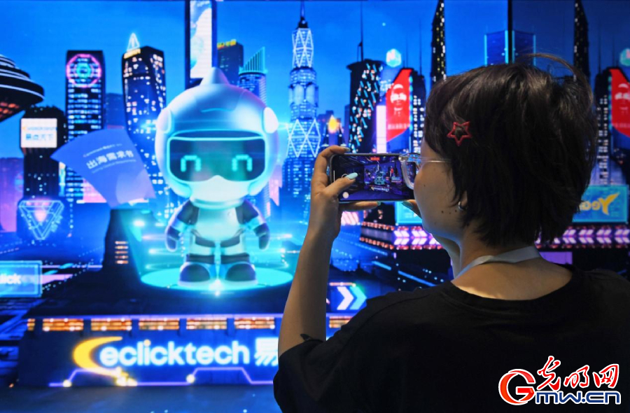 組圖丨AI、網(wǎng)絡(luò)安全、跨境電商……數(shù)字經(jīng)濟(jì)如此 “陜”耀