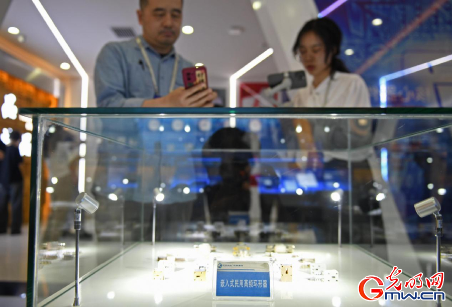 組圖丨AI、網(wǎng)絡(luò)安全、跨境電商……數(shù)字經(jīng)濟(jì)如此 “陜”耀