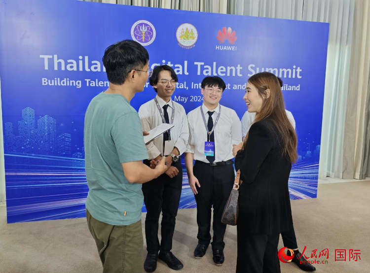 泰國國立法政大學(xué)學(xué)生接受本網(wǎng)采訪。李映民攝