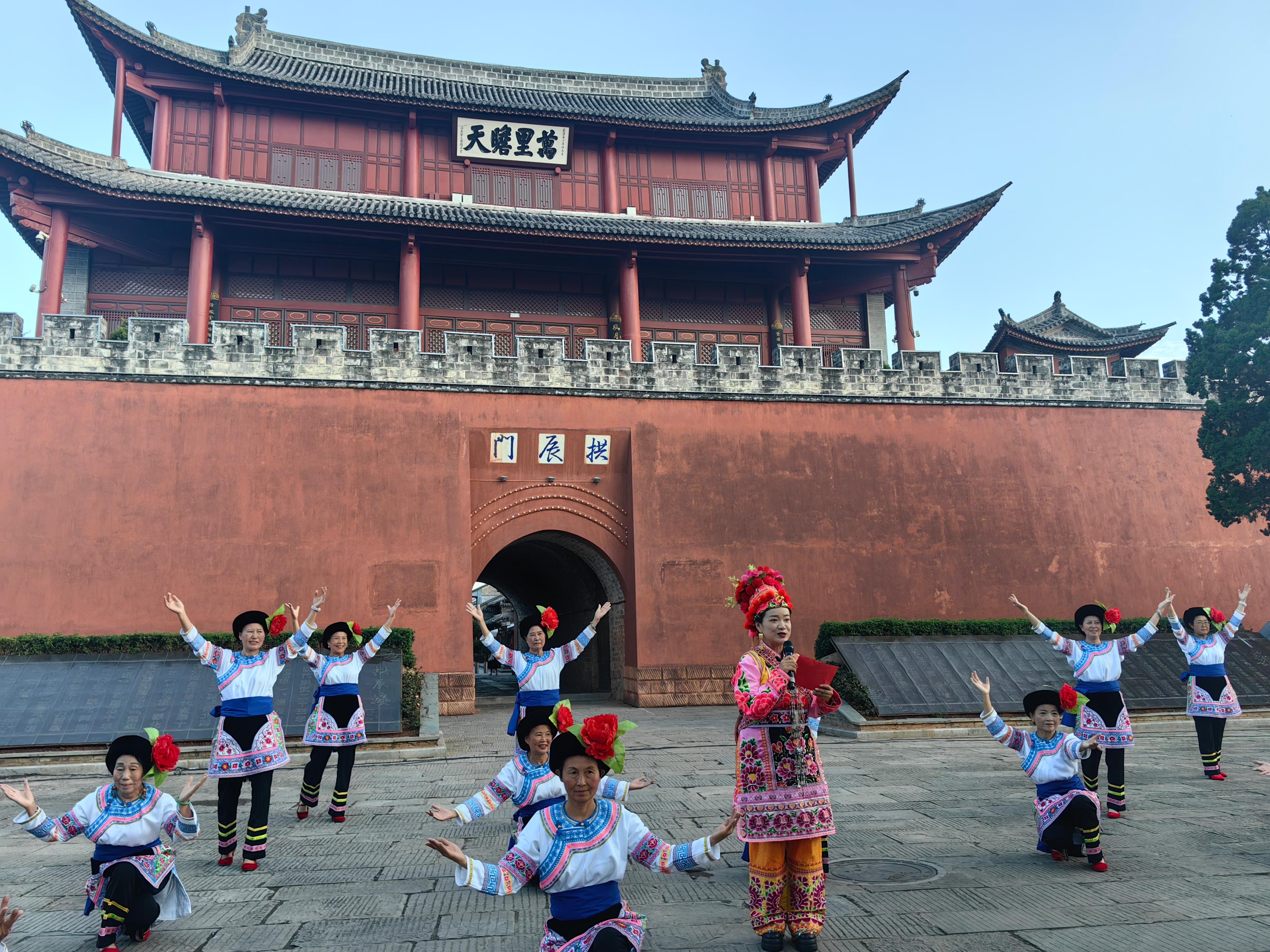 云南大理巍山舉辦普法宣傳活動。人民網(wǎng)記者 孝金波攝