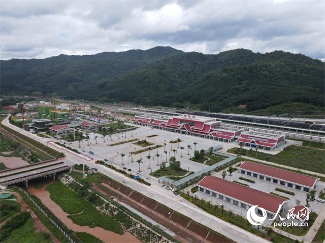 航拍云南磨憨口岸。 人民網(wǎng)記者 符皓攝