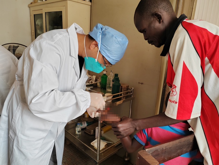 第20批援中非中國醫(yī)療隊:不以山海為遠(yuǎn) 傳播仁心仁術(shù)