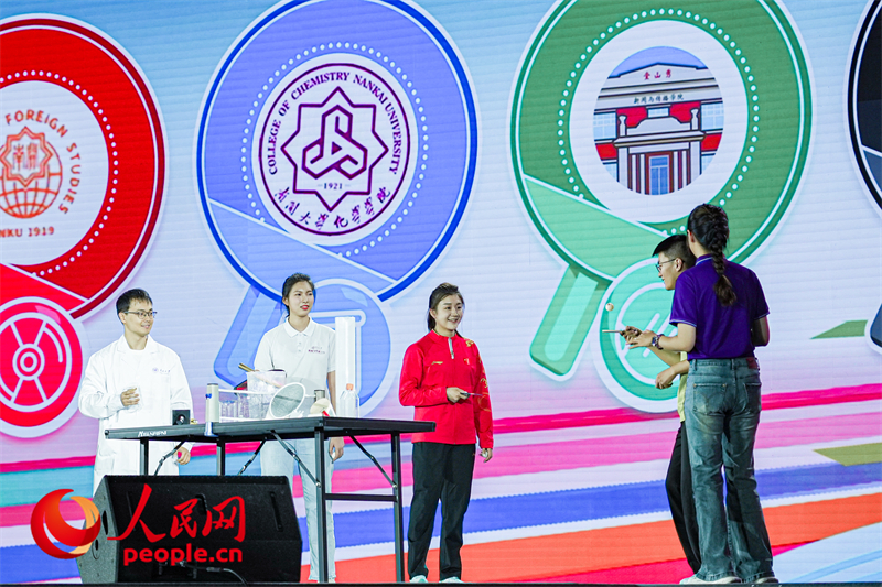 陳夢與南開學子互動。人民網(wǎng)記者 于凱攝