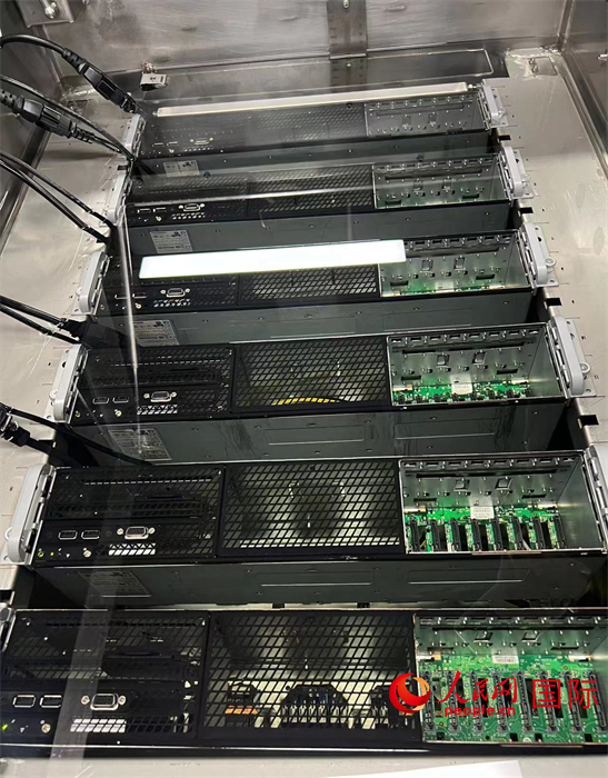 液冷服務(wù)器。人民網(wǎng)記者曾書柔攝