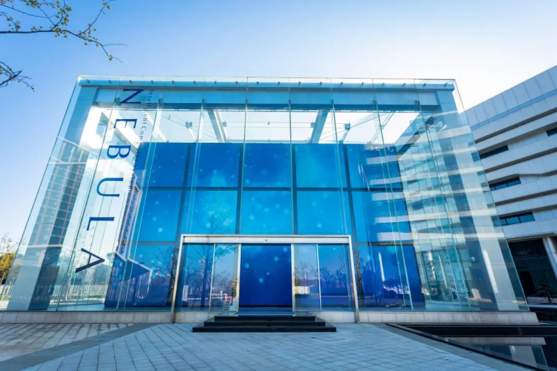 【烏鎮(zhèn)觀潮】加速智慧互聯(lián)，從“枕水烏鎮(zhèn)”駛向“數(shù)字藍?！? oldsrc=