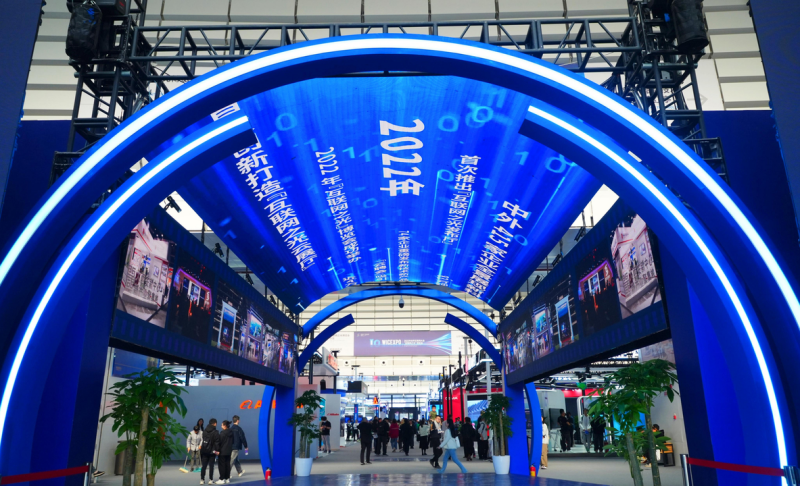 【烏鎮(zhèn)觀潮】加速智慧互聯(lián)，從“枕水烏鎮(zhèn)”駛向“數(shù)字藍?！? oldsrc=