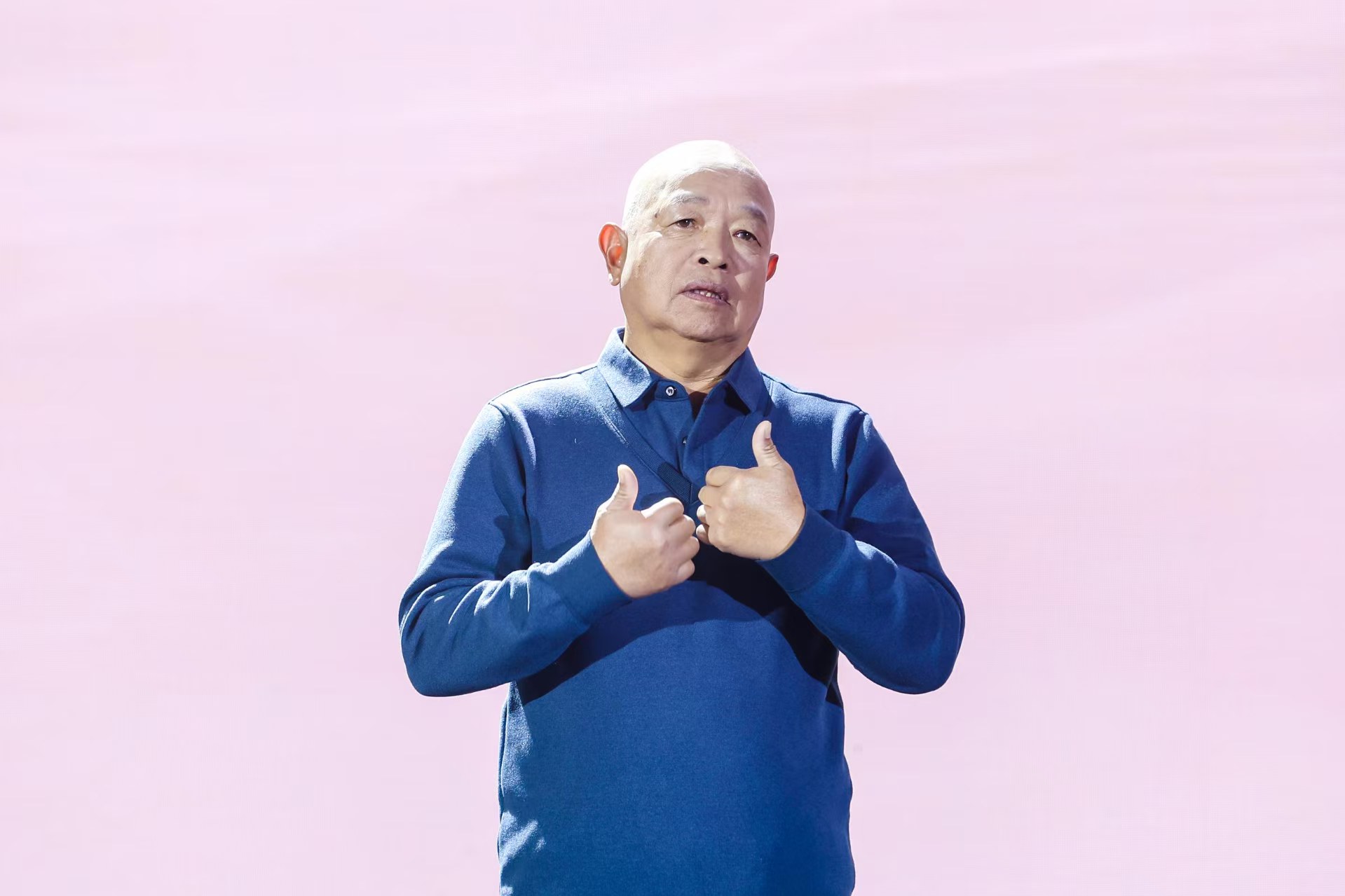 “山東好人”、煙臺市無聲洗車場經(jīng)理柳興濤。人民視頻供圖。