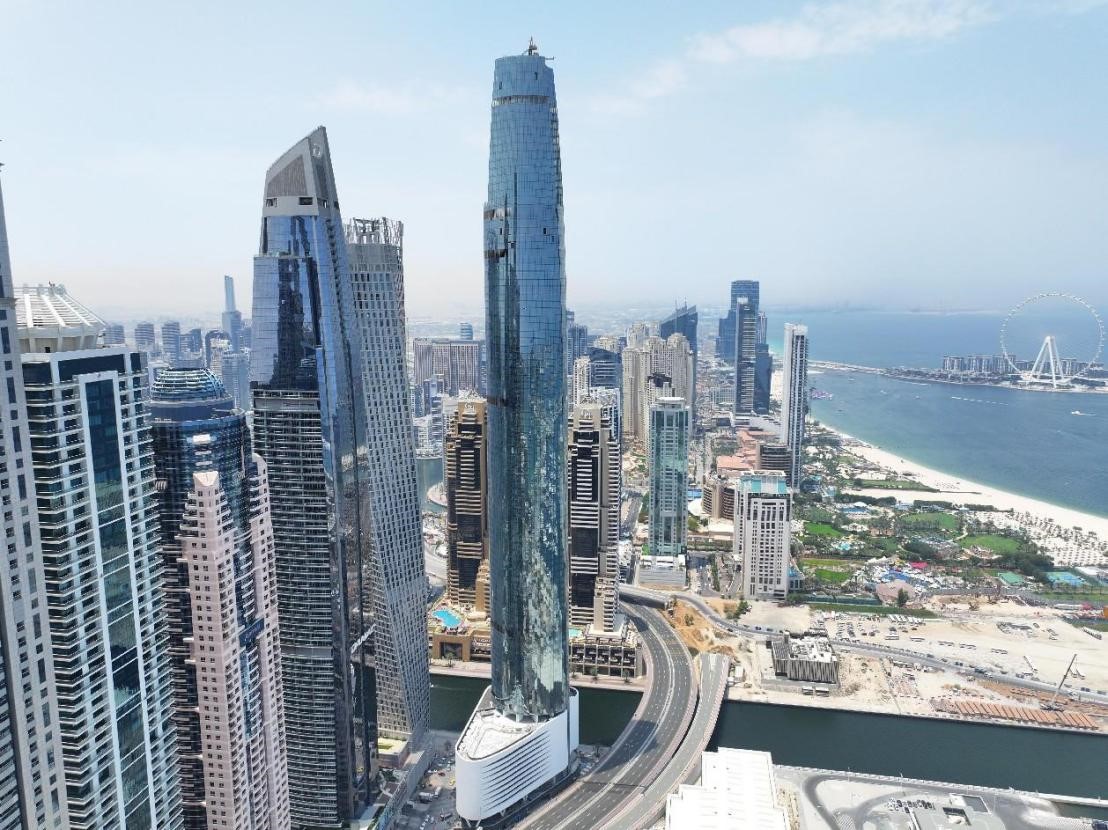圖中最高建筑即為迪拜藍(lán)天酒店。中鐵十八局供圖