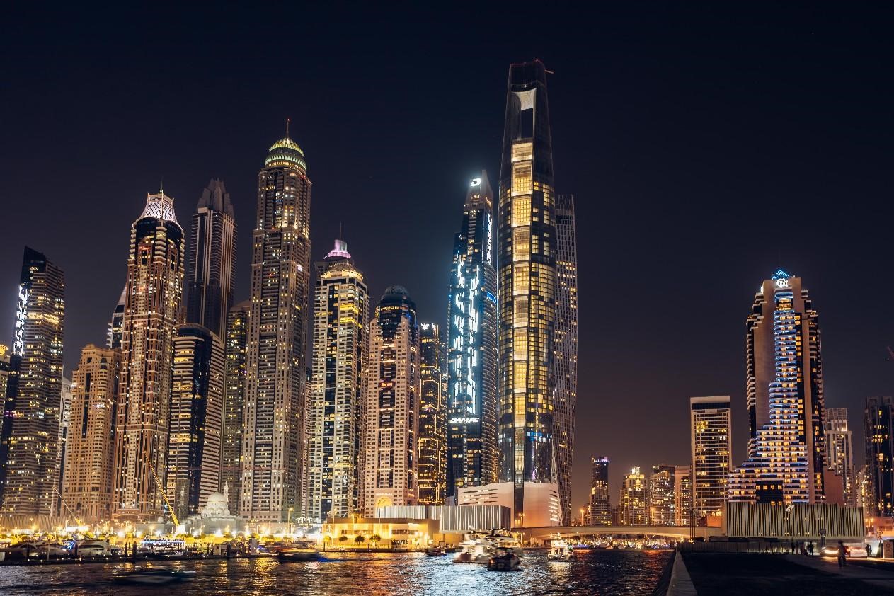 瑪瑞納地區(qū)夜景。中鐵十八局供圖