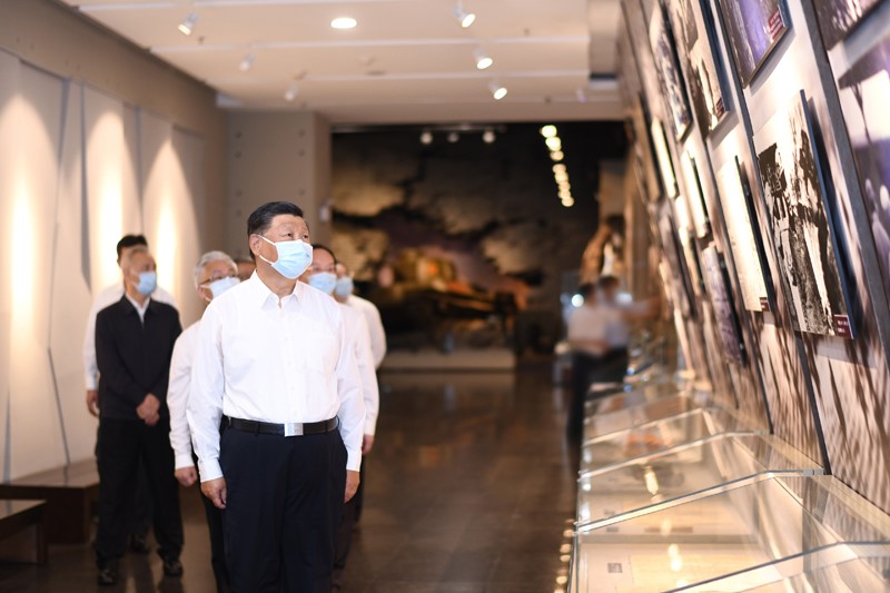 2022年8月16日至17日，中共中央總書記、國家主席、中央軍委主席習(xí)近平在遼寧考察。這是16日下午，習(xí)近平在錦州市考察遼沈戰(zhàn)役紀(jì)念館。 新華社記者 燕雁 攝