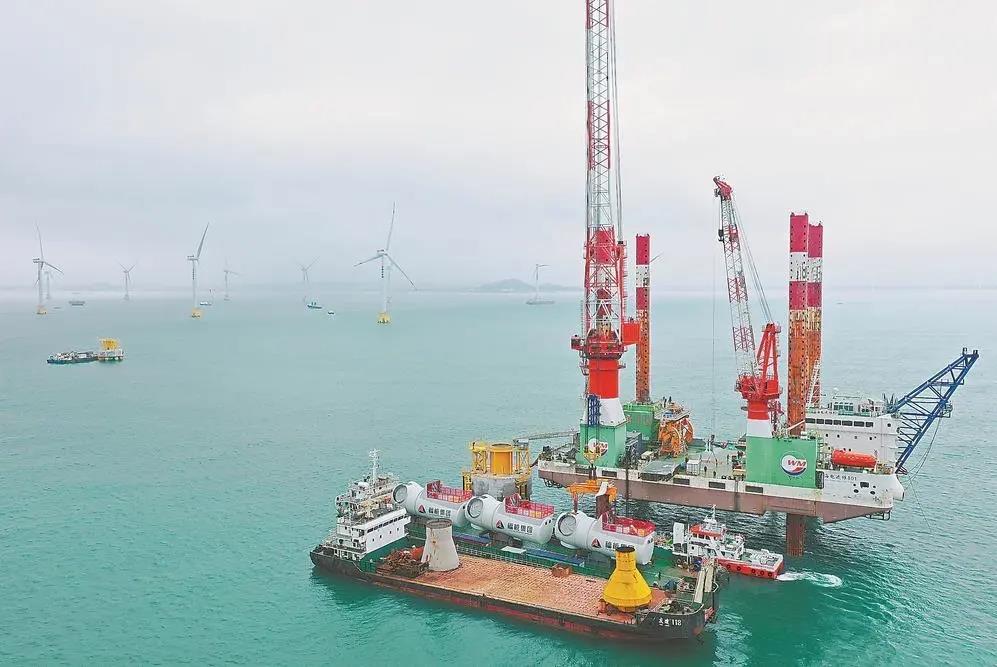 福能集團(tuán)曾是“一煤獨(dú)大”的老國(guó)企，近年來(lái)積極轉(zhuǎn)型，布局新能源、新材料、醫(yī)療健康等領(lǐng)域。圖為福能集團(tuán)三川海上風(fēng)電項(xiàng)目。（資料圖片）