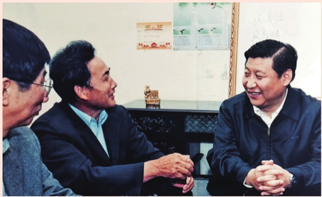 2003年4月24日，時任浙江省委書記習近平在浙江下姜村調(diào)研。