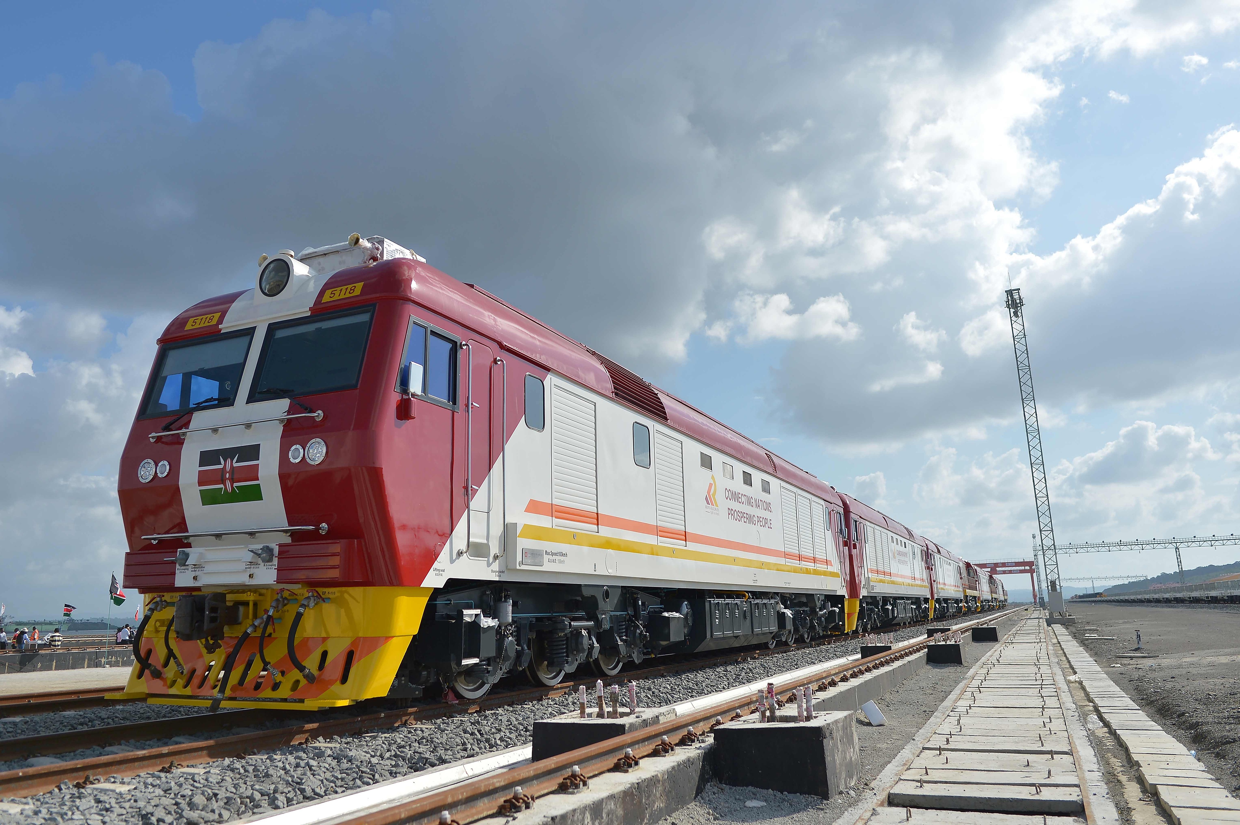 當(dāng)?shù)貢r(shí)間2017年5月30日，肯尼亞蒙巴薩，連接肯尼亞港口城市蒙巴薩和首都內(nèi)羅畢的蒙內(nèi)鐵路正式竣工通車。