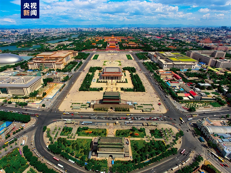 △全長7.8公里的北京中軸線上，分布有鐘鼓樓、景山、故宮等15處遺產(chǎn)構(gòu)成要素。