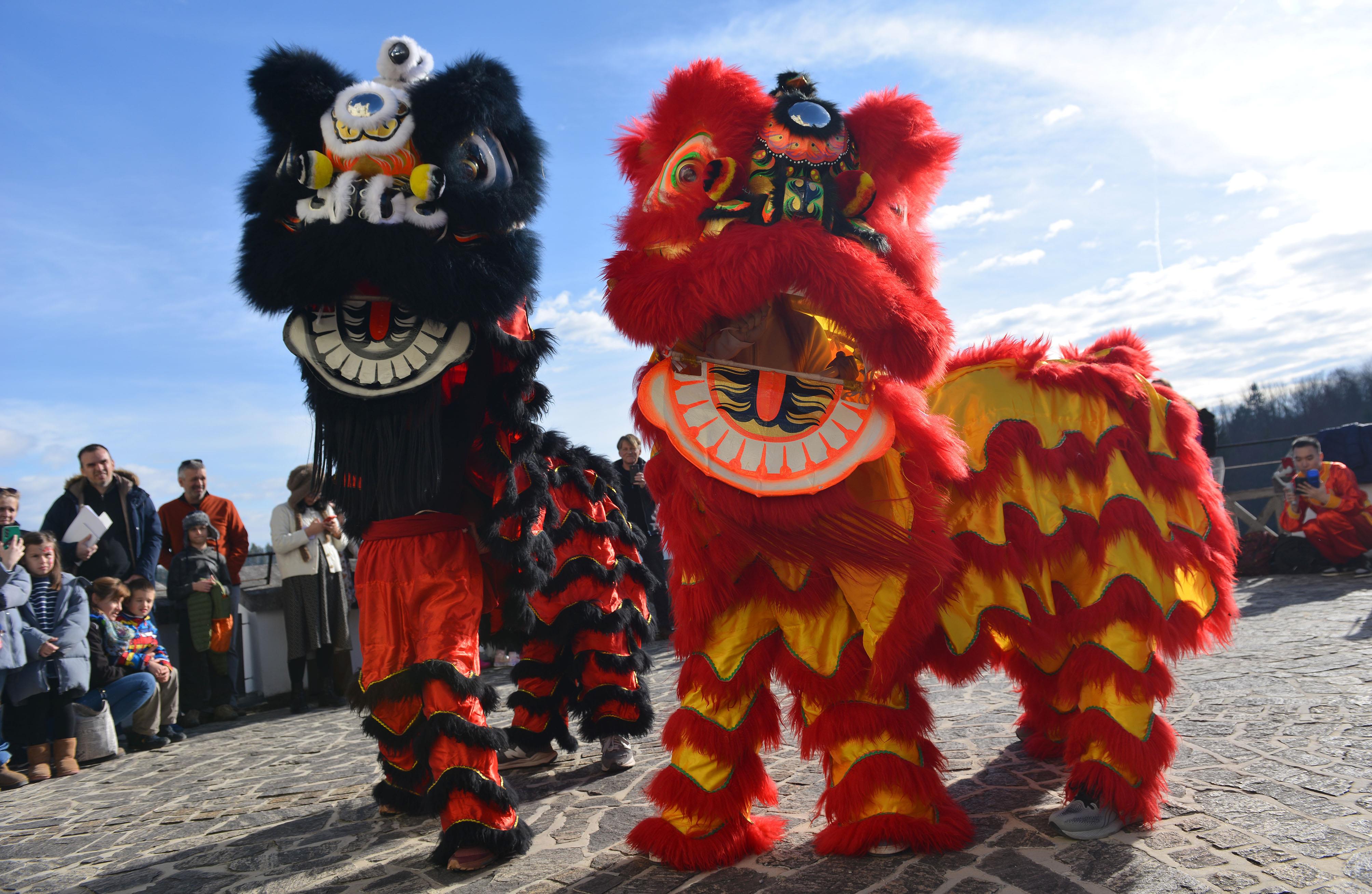 △當?shù)貢r間2024年2月4日，克羅地亞克拉皮納，薩格勒布大學孔子學院舉辦一系列活動，迎接中國農(nóng)歷龍年春節(jié)。