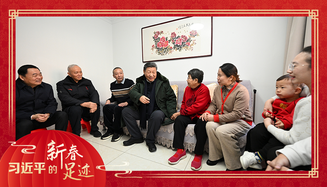 2025年1月23日，農(nóng)歷新年前夕，習(xí)近平總書記在遼寧沈陽(yáng)大東區(qū)長(zhǎng)安街道長(zhǎng)安小區(qū)考察時(shí)，走進(jìn)居民郎素蘭家中看望。