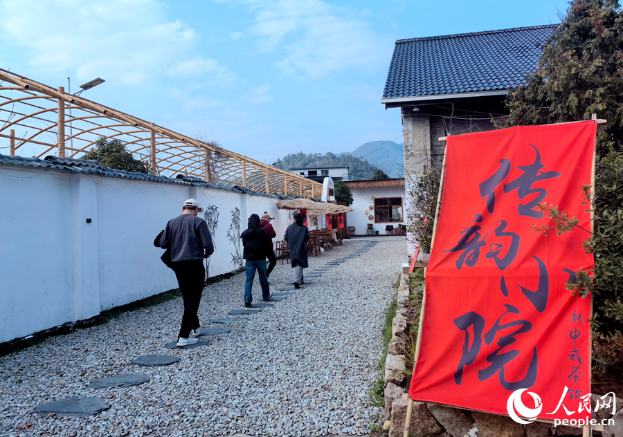舊茶廠改造后的“傳韻小院”新中式茶館。人民網(wǎng)記者 林曉麗攝