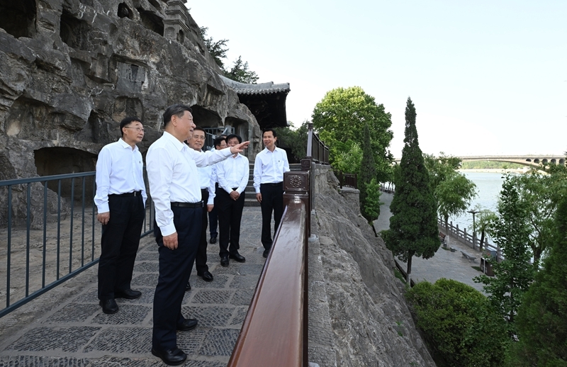 2025年5月19日至20日，中共中央總書記、國家主席、中央軍委主席習(xí)近平在河南考察。這是19日下午，習(xí)近平在洛陽龍門石窟考察。新華社記者 謝環(huán)馳 攝