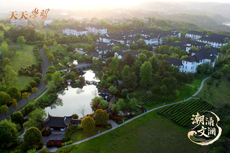 如今，越劇不僅活躍在嵊州人日常生活的一個個角落，也深深烙印在嵊州人的精神血脈之中。圖為古色古香的嵊州越劇藝術(shù)學(xué)校。