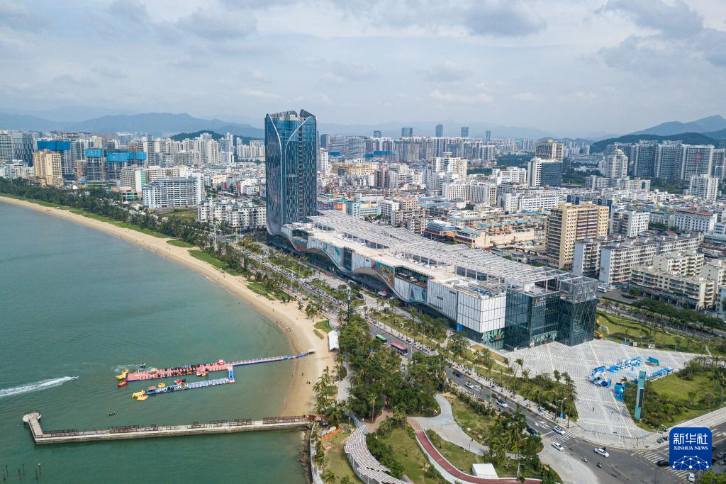 海南自貿港重點園區(qū)——三亞中央商務區(qū)（無人機照片，11月1日攝）。新華社記者 蒲曉旭攝