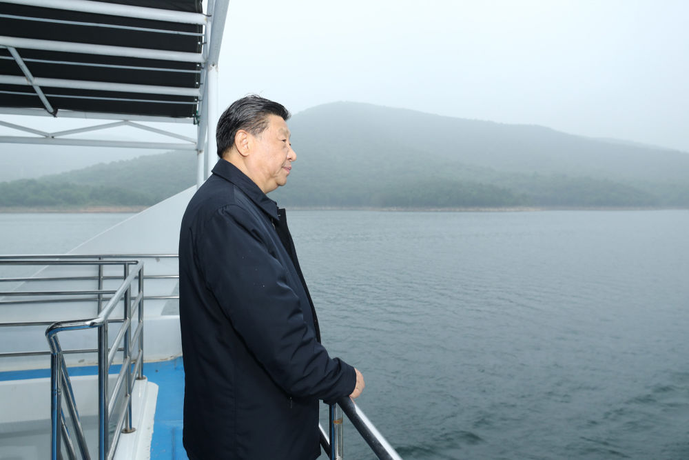 2021年5月13日下午，習近平總書記在河南南陽乘船考察丹江口水庫。