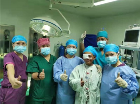 “點亮明眸”援藏斜視手術(shù)醫(yī)生楊英:穿上戰(zhàn)袍去戰(zhàn)斗