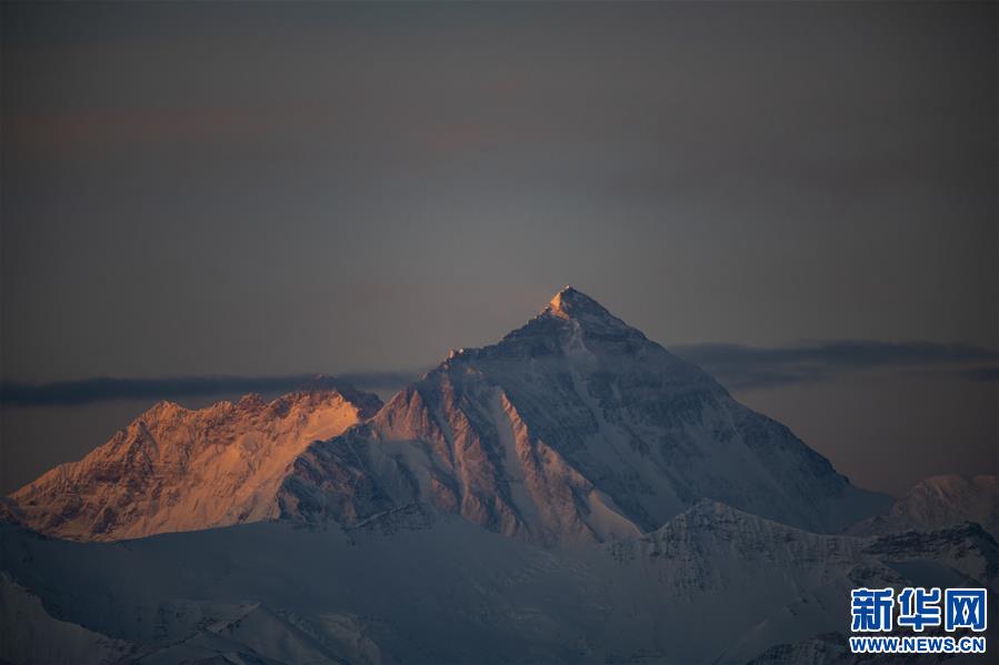 (美麗中國(guó))(1)美麗的珠峰朝霞