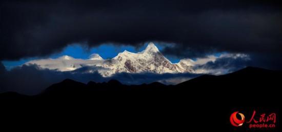 南迦巴瓦峰遠(yuǎn)眺。次仁羅布 攝