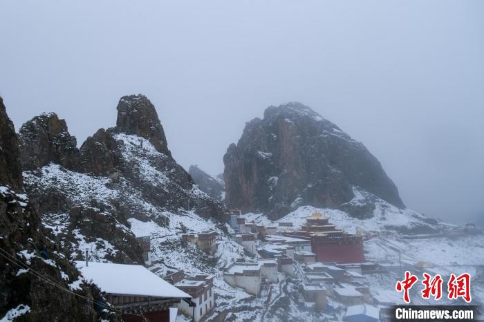 雍仲苯教孜珠寺風光?！〗w波 攝