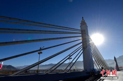 8圖 2013年11月27日納金大橋通車儀式。圖片來源：中新社。.jpg