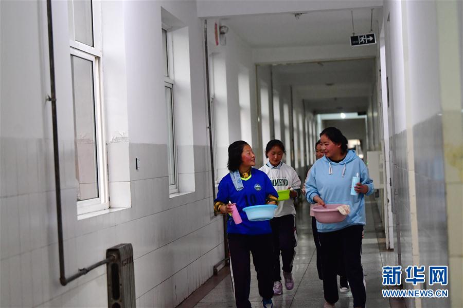 （體育·專題）（23）足球——踢球吧！草原女孩