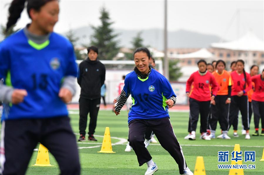 （體育·專題）（14）足球——踢球吧！草原女孩