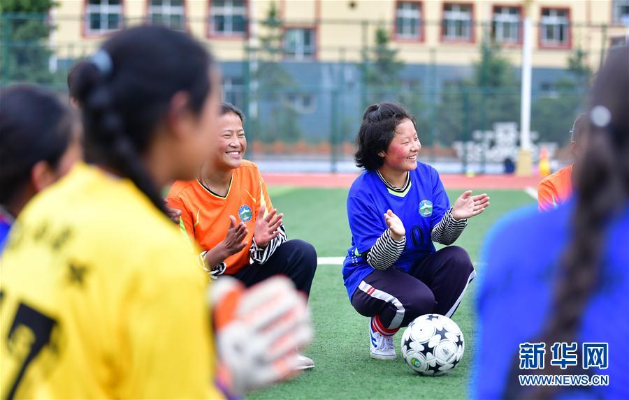 （體育·專題）（15）足球——踢球吧！草原女孩