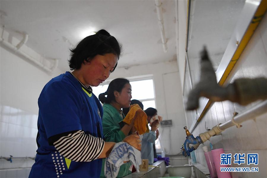 （體育·專題）（25）足球——踢球吧！草原女孩