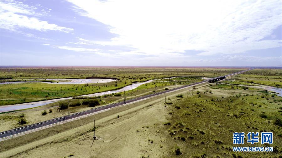 (圖文互動(dòng))(1)格庫(kù)鐵路青海段正式開通運(yùn)營(yíng)