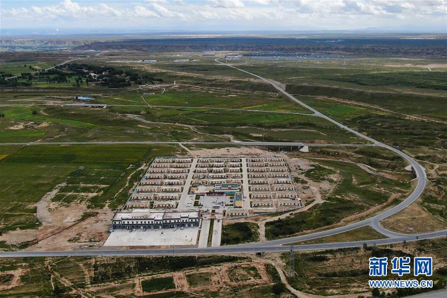 (走向我們的小康生活)(2)青海共和縣:移民安置點(diǎn)的幸福生活