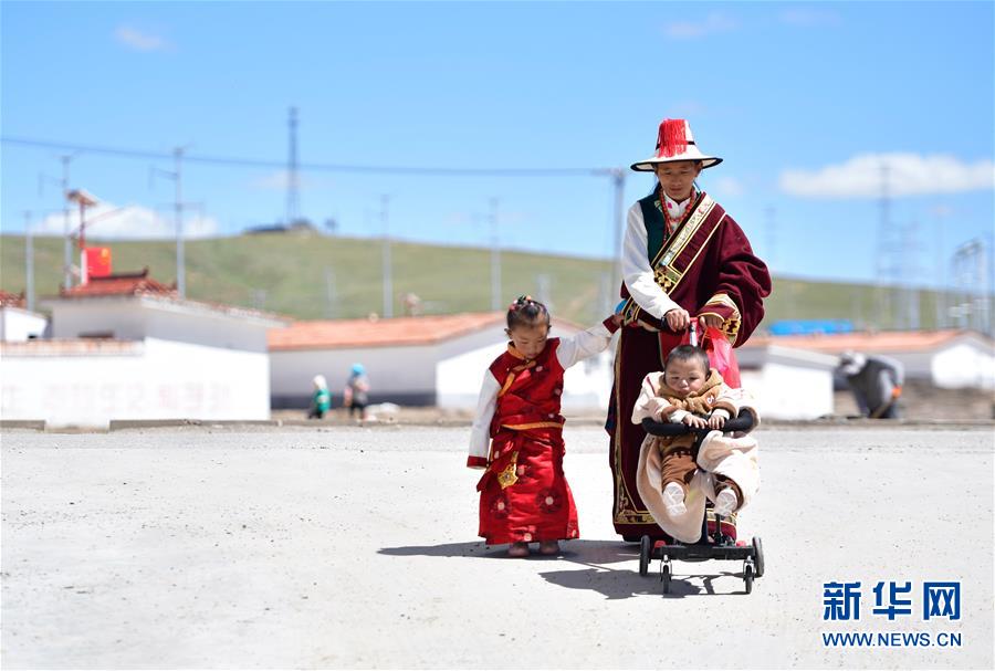 （走向我們的小康生活）（6）青?，敹啵狐S河源的幸福村