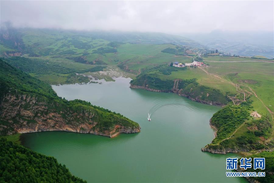 (走向我們的小康生活)(1)飛閱九色甘南香巴拉
