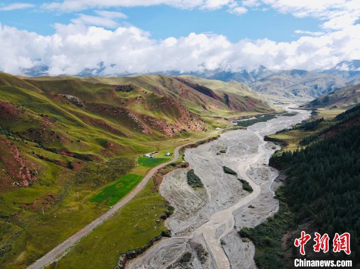 資料圖為祁連山國家公園青海片區(qū)。　李江寧 攝