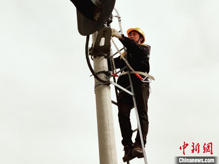 青?！胺蚱迿n”攜手守護(hù)“天路”平安