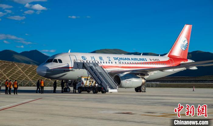 甘孜格薩爾機(jī)場(chǎng)。　劉炳科 攝