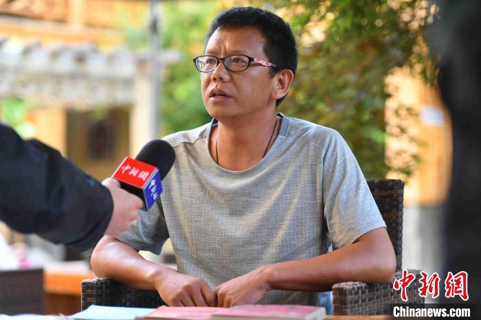 圖為和澗秋接受記者采訪。　劉冉陽(yáng) 攝